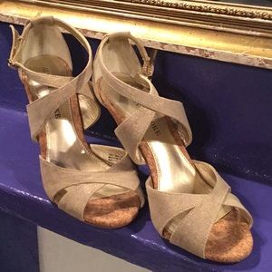Size 8 tan/gold linen and cork Audrey Brooke heels